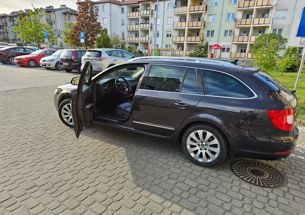 Skoda Superb cena 30900 przebieg: 306540, rok produkcji 2010 z Ryki małe 79
